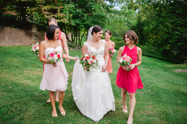 dainty-wedding-with-pops-of-pink