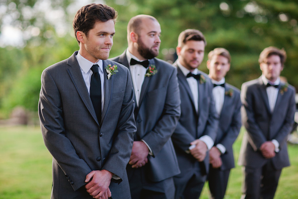 dainty-wedding-with-pops-of-pink