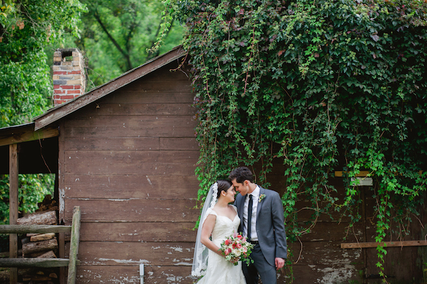 dainty-wedding-with-pops-of-pink