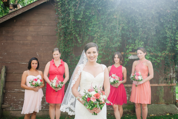 dainty-wedding-with-pops-of-pink