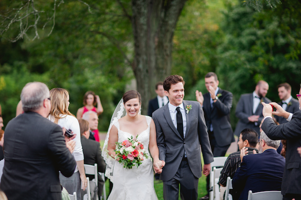 dainty-wedding-with-pops-of-pink