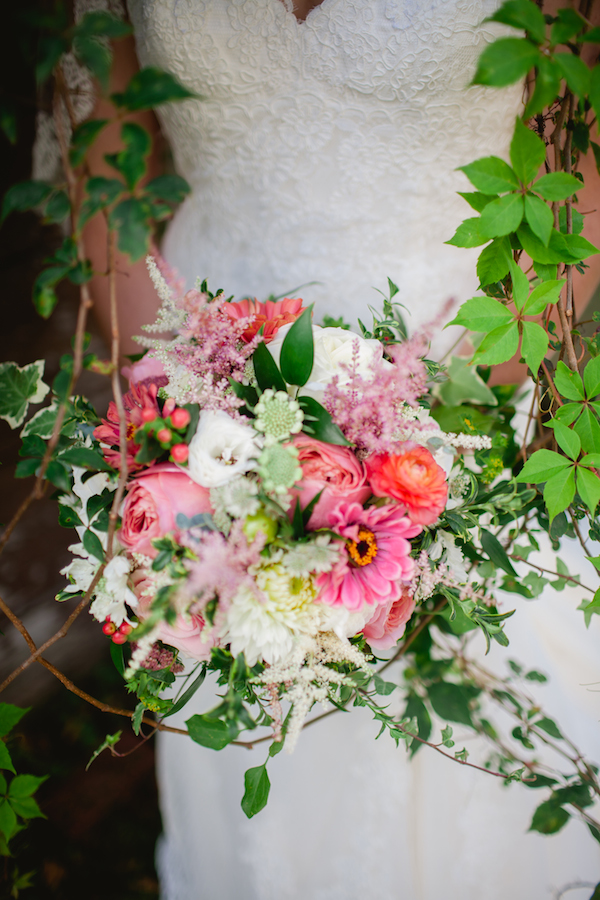 dainty-wedding-with-pops-of-pink
