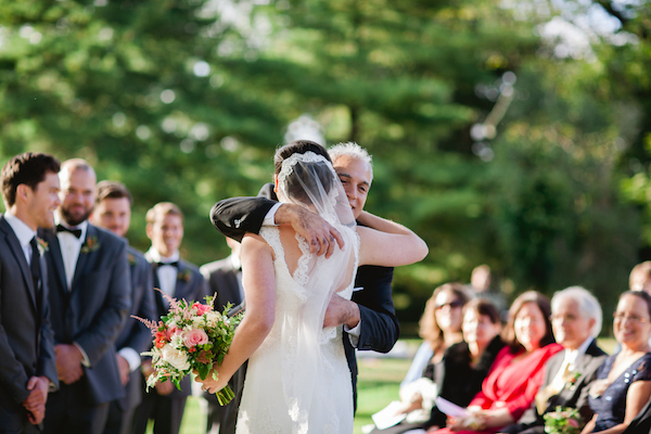 dainty-wedding-with-pops-of-pink