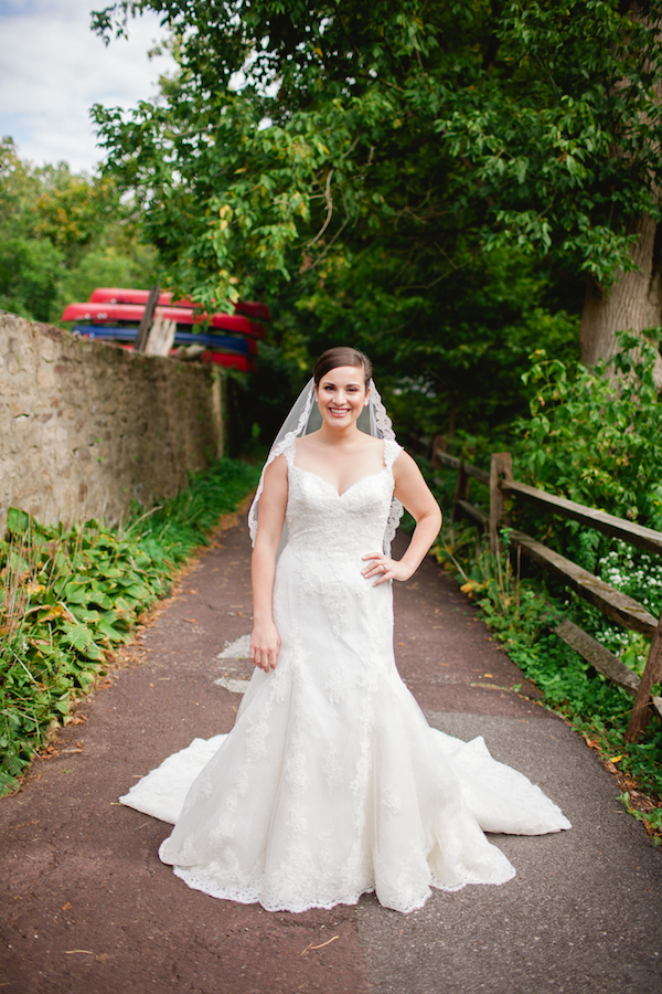 dainty-wedding-with-pops-of-pink