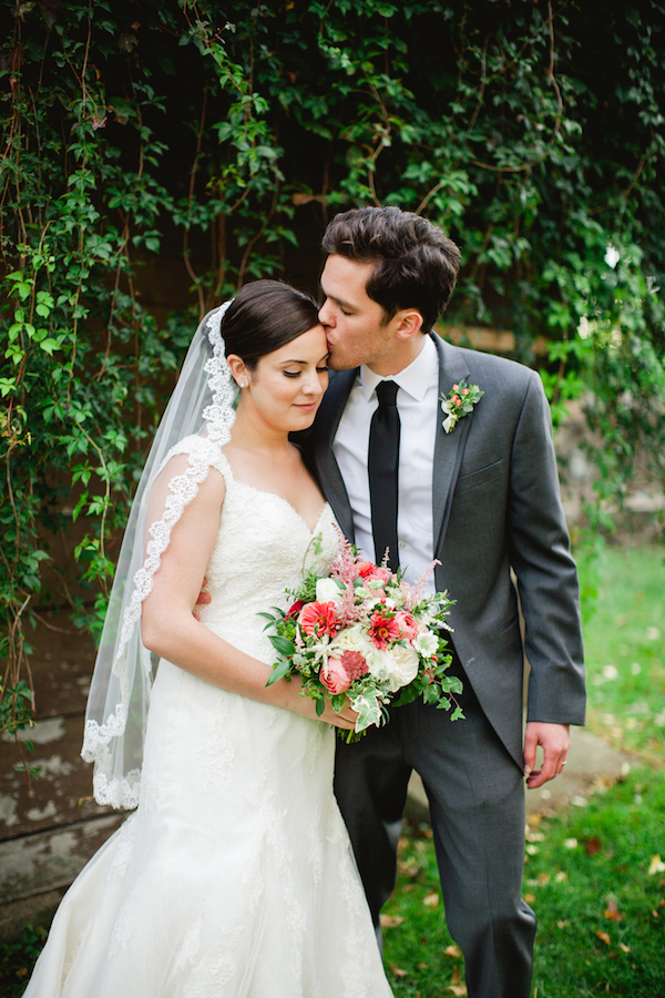 dainty-wedding-with-pops-of-pink