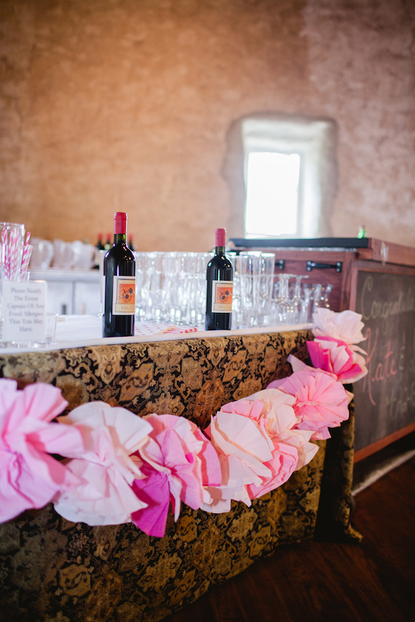 dainty-wedding-with-pops-of-pink