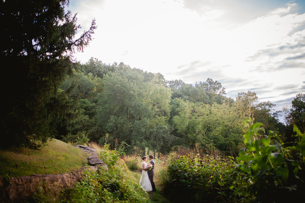 dainty-wedding-with-pops-of-pink