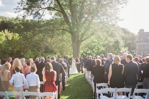 dainty-wedding-with-pops-of-pink