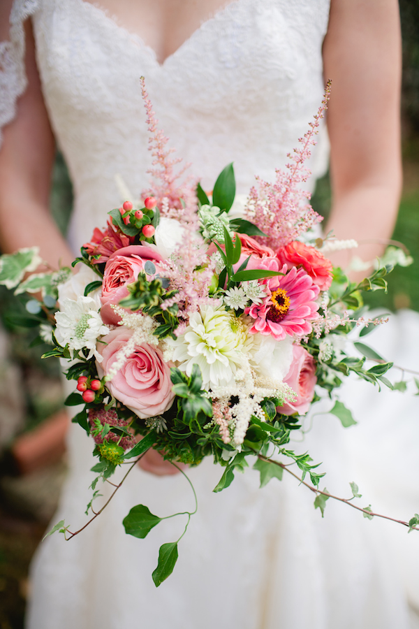 dainty-wedding-with-pops-of-pink