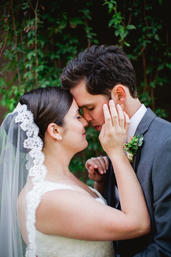 dainty-wedding-with-pops-of-pink
