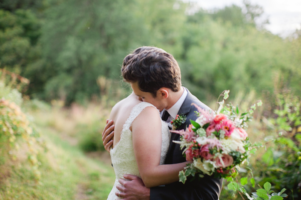 dainty-wedding-with-pops-of-pink