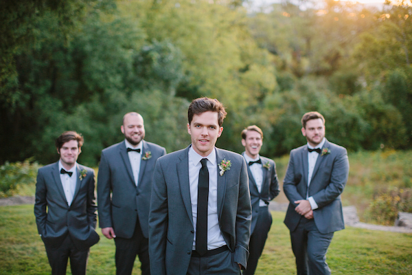 dainty-wedding-with-pops-of-pink