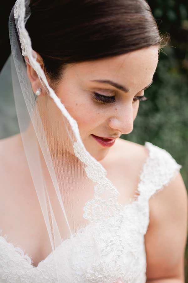 dainty-wedding-with-pops-of-pink