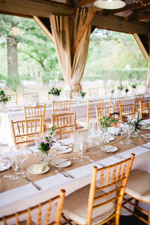 dainty-wedding-with-pops-of-pink