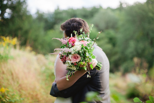dainty-wedding-with-pops-of-pink