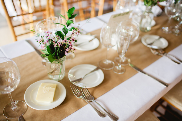 dainty-wedding-with-pops-of-pink