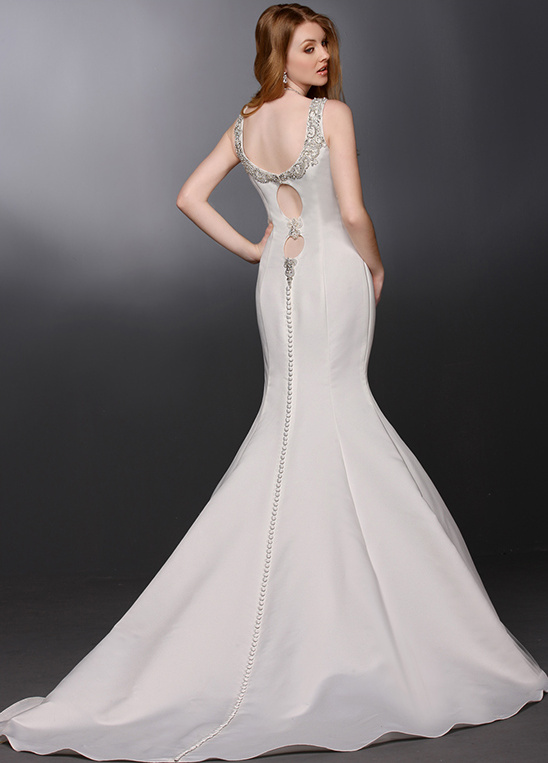 Glamorous wedding gown with tiny buttons from DaVinci