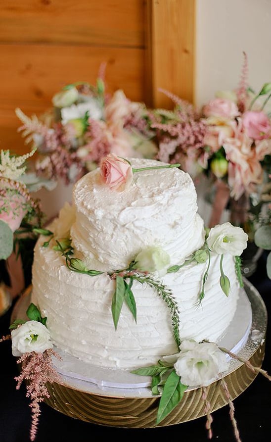 textured white wedding cake
