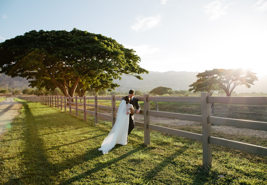 hawaiian-pink-and-gold-wedding