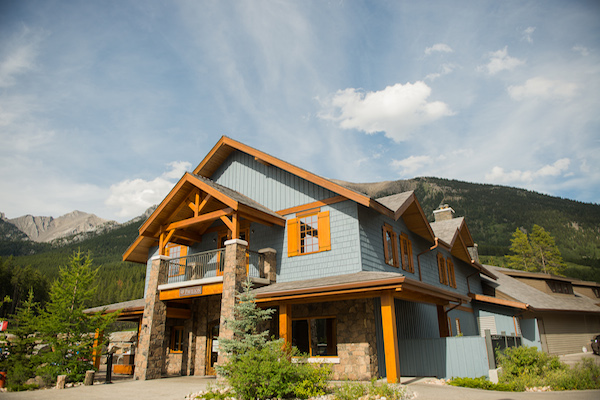 majestic-alberta-mountain-wedding