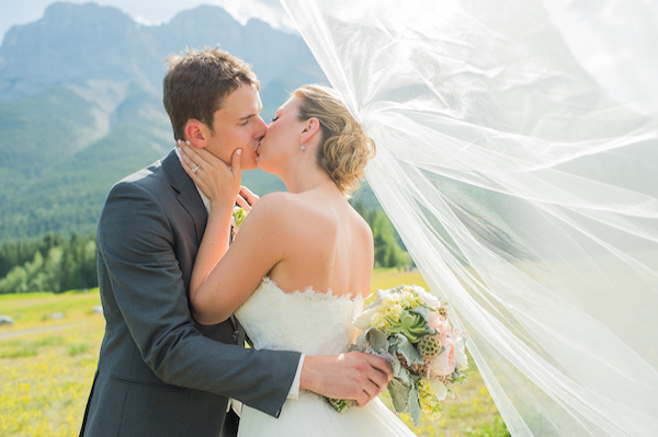 majestic-alberta-mountain-wedding