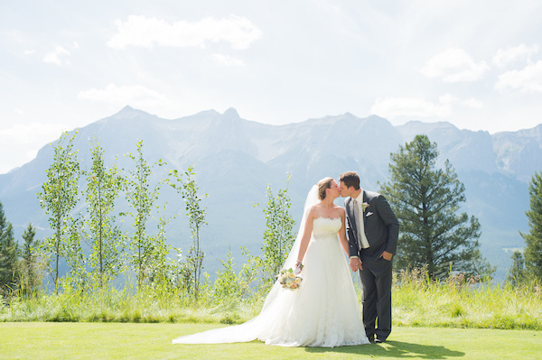 majestic-alberta-mountain-wedding