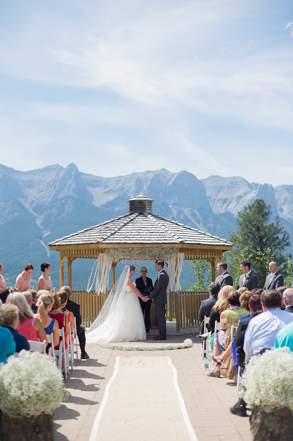 majestic-alberta-mountain-wedding