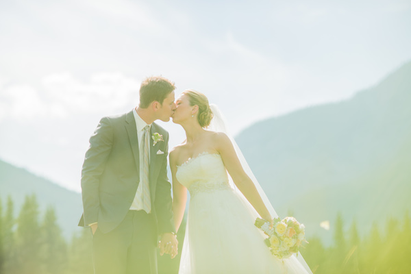majestic-alberta-mountain-wedding
