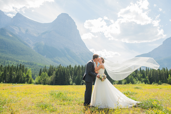 majestic-alberta-mountain-wedding