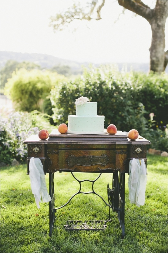 simple but cute antique cake table display