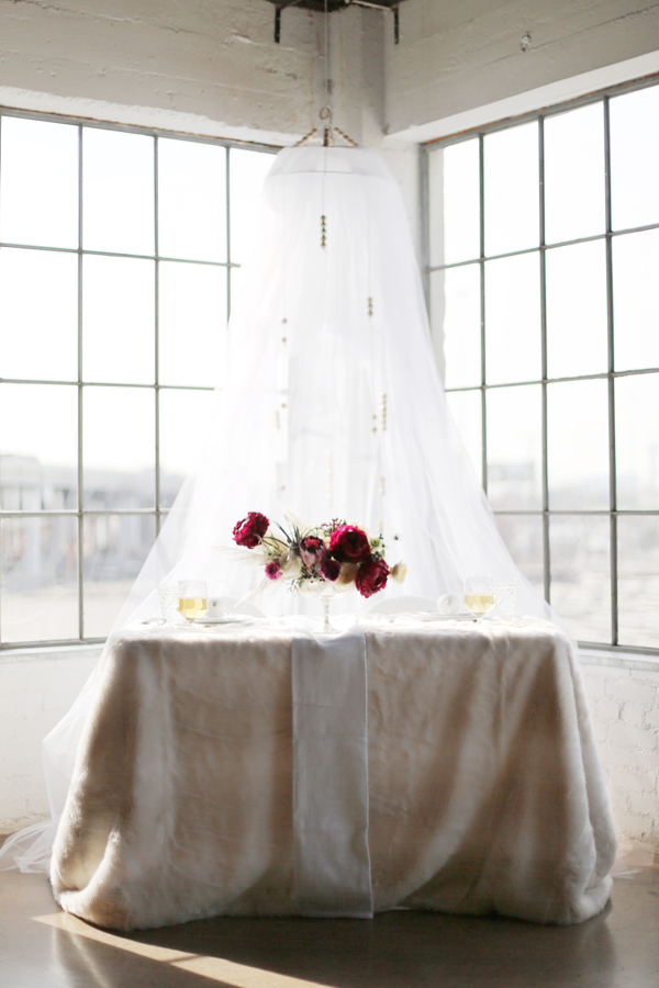 white-red-and-silver-wedding-ideas