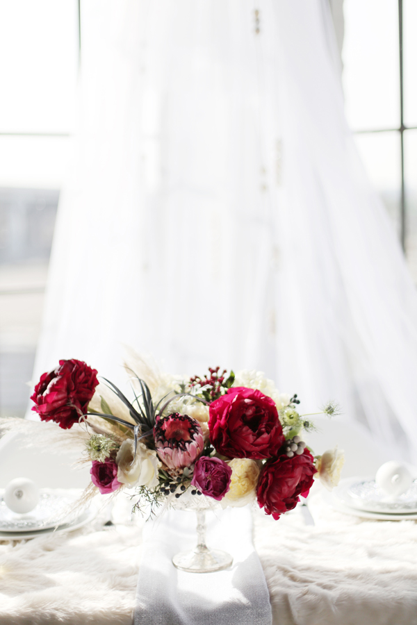 white-red-and-silver-wedding-ideas