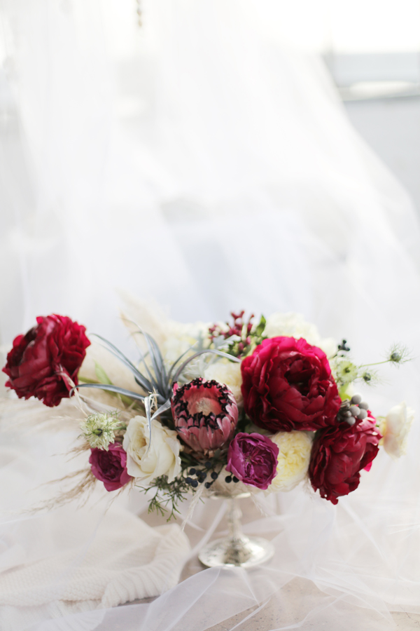 white-red-and-silver-wedding-ideas