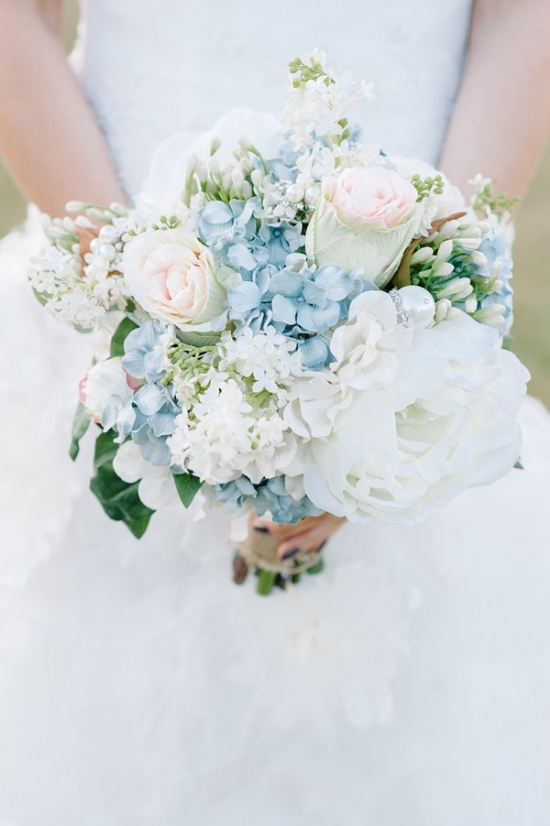 blue-and-ivory-shabby-chic-wedding