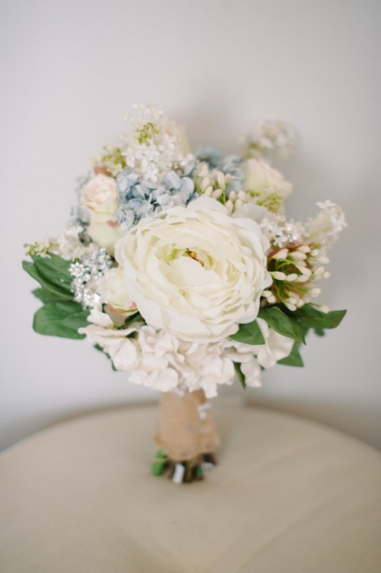 blue-and-ivory-shabby-chic-wedding