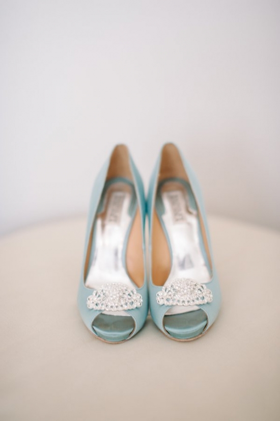 blue-and-ivory-shabby-chic-wedding