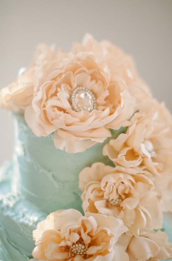 blue-and-ivory-shabby-chic-wedding