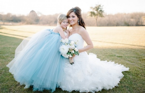 blue-and-ivory-shabby-chic-wedding