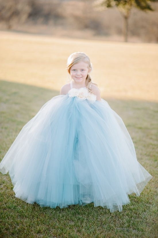 blue-and-ivory-shabby-chic-wedding