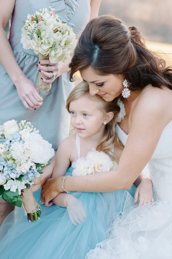 blue-and-ivory-shabby-chic-wedding