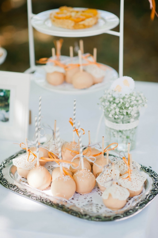 breezy-beautiful-picnic-wedding