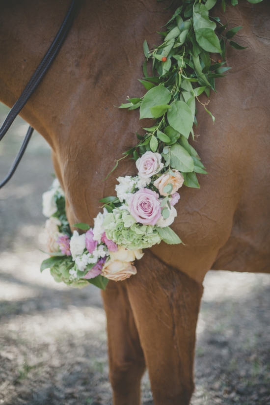equestrian-themed-wedding-must-haves