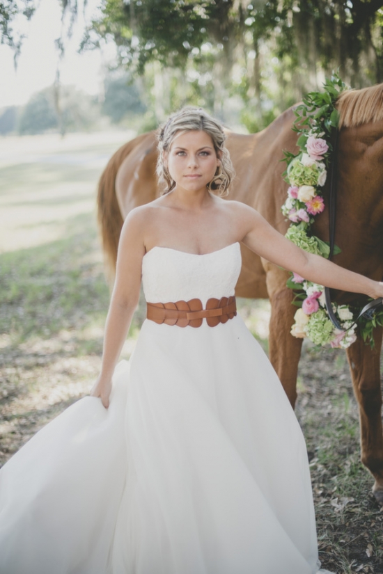 equestrian-themed-wedding-must-haves
