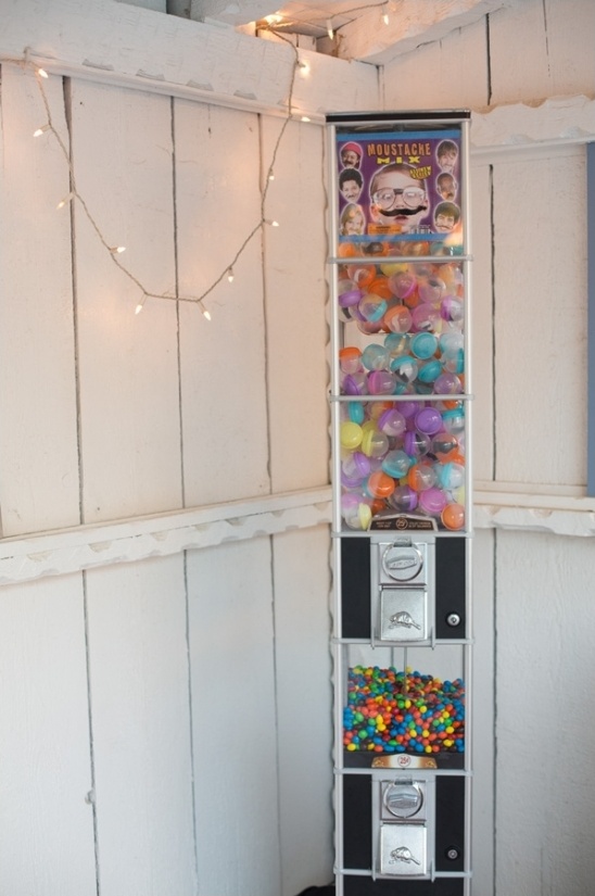 vending machine to dispense wedding favors
