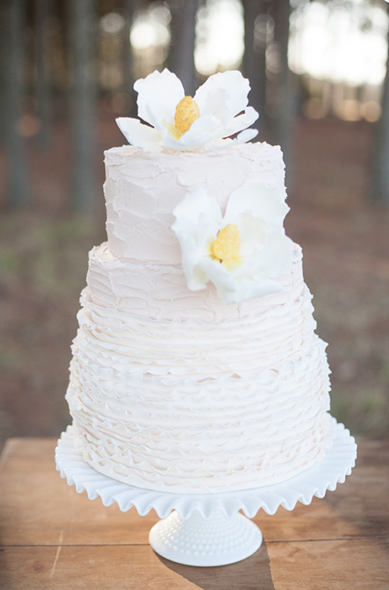 cream wedding cake