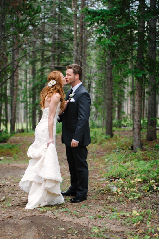 rain-and-shine-rustic-colorado-wedding