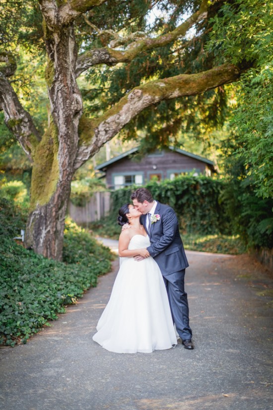 romantic-wedding-under-the-trees