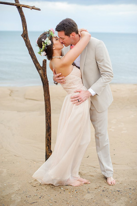 relaxed and casual beach wedding ideas