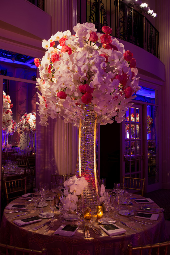 Elegant wedding table centerpiece with flowers and crystal vase