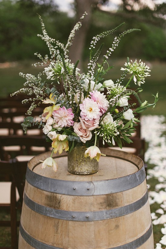 vintage-reception-with-steal-worthy